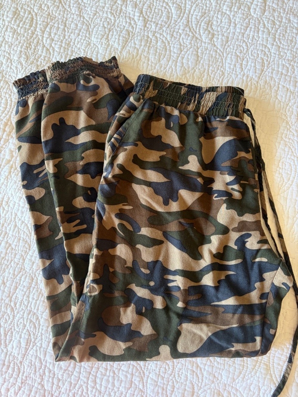 The Hanger Women’s Camo Jogger Pants - Green/Black/Brown